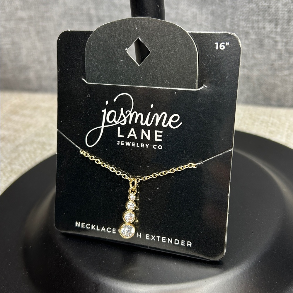 Beautiful gold drop necklace